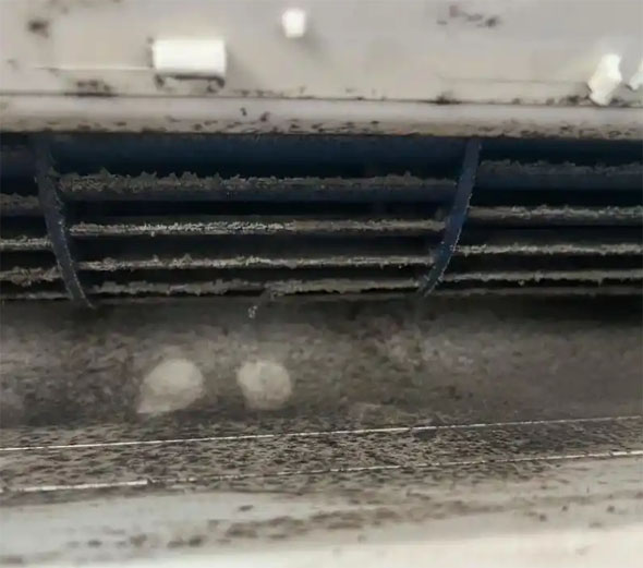 江夏空调吹的风有股烧焦味是怎么回事